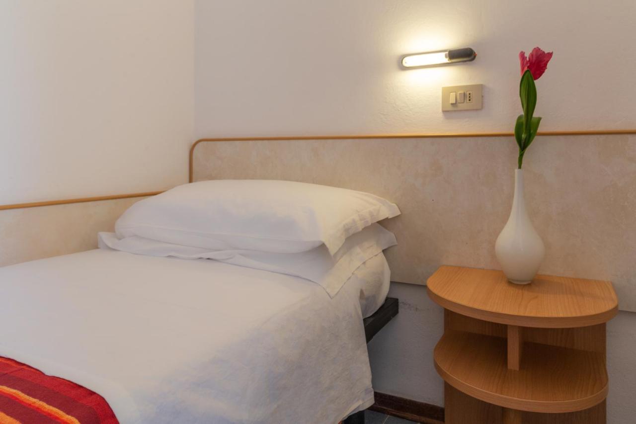 Hotel Beverly Rimini Bagian luar foto