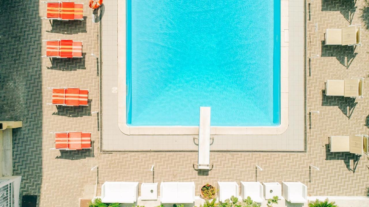 Hotel Beverly Rimini Bagian luar foto