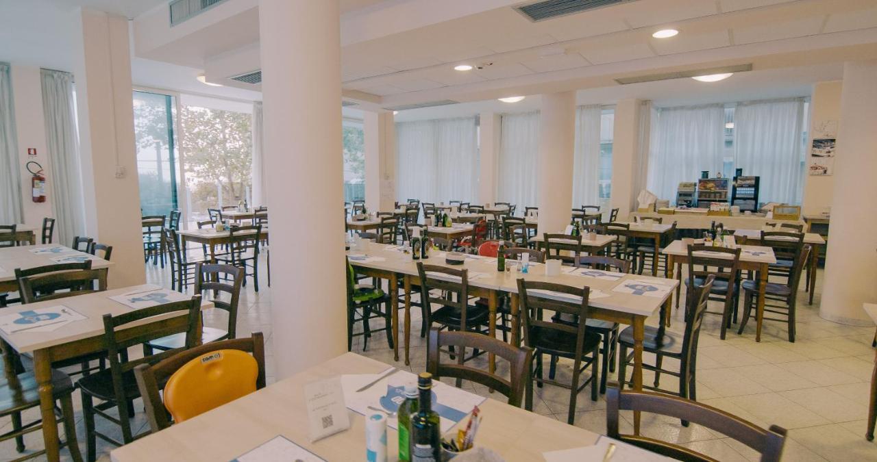 Hotel Beverly Rimini Bagian luar foto
