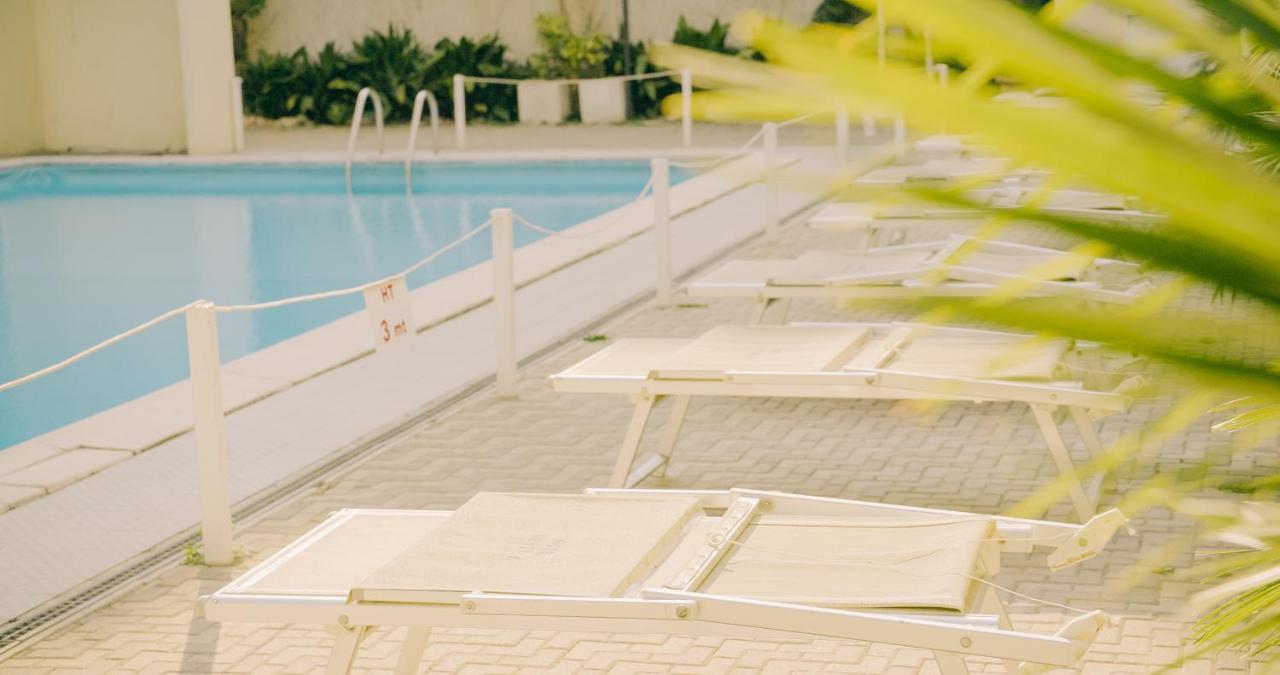 Hotel Beverly Rimini Bagian luar foto