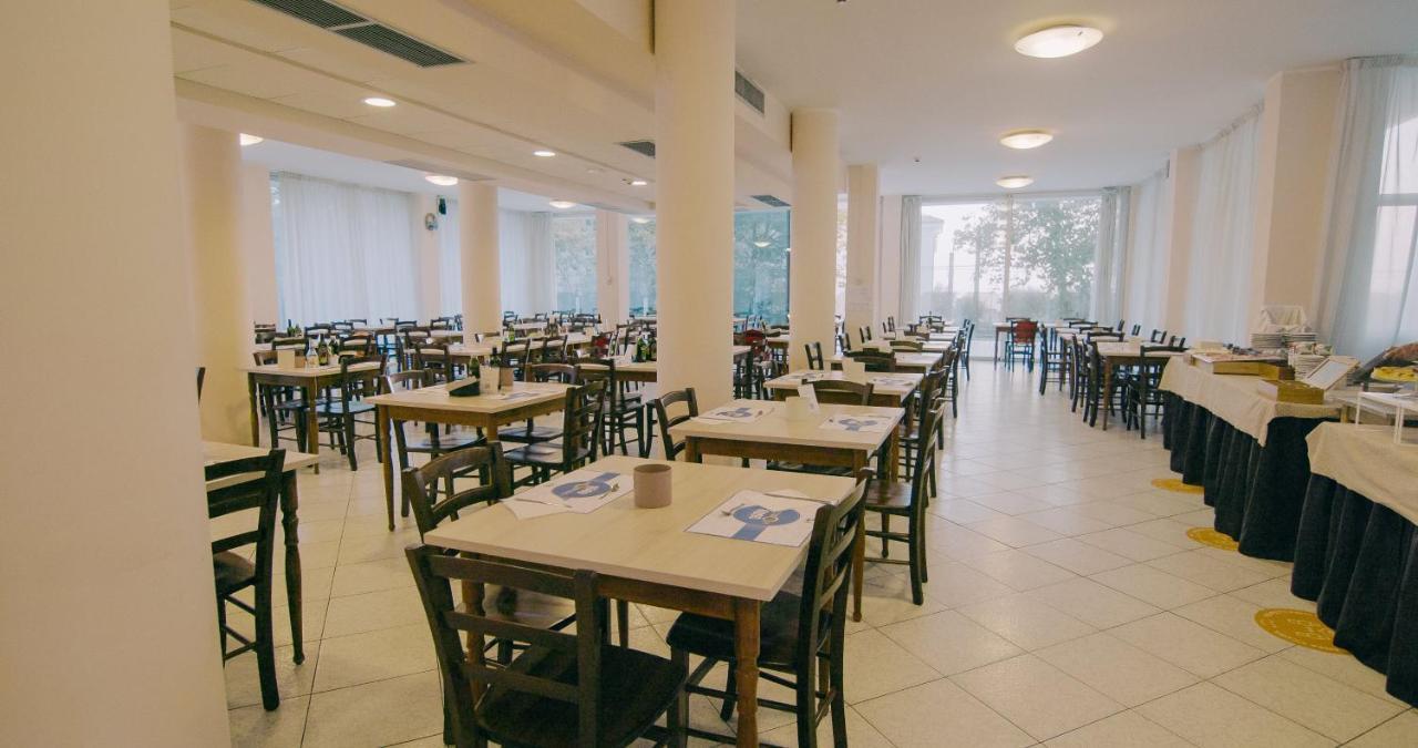 Hotel Beverly Rimini Bagian luar foto