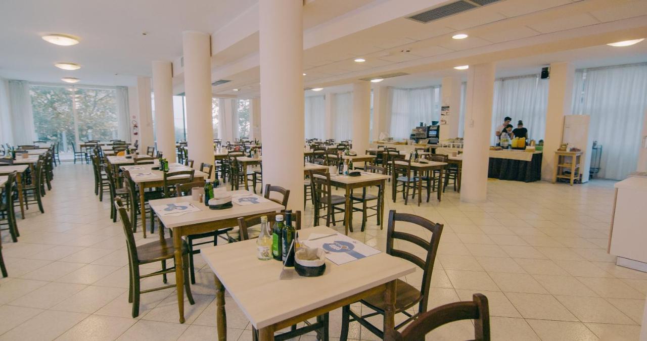 Hotel Beverly Rimini Bagian luar foto