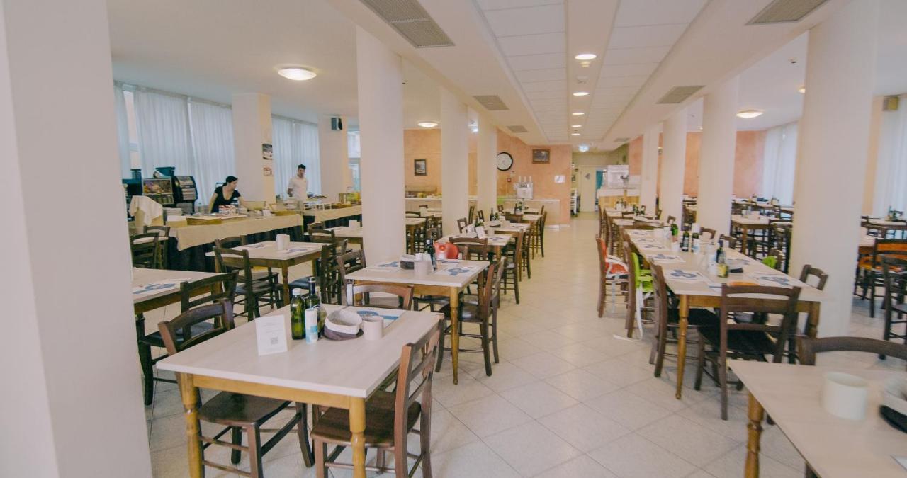 Hotel Beverly Rimini Bagian luar foto