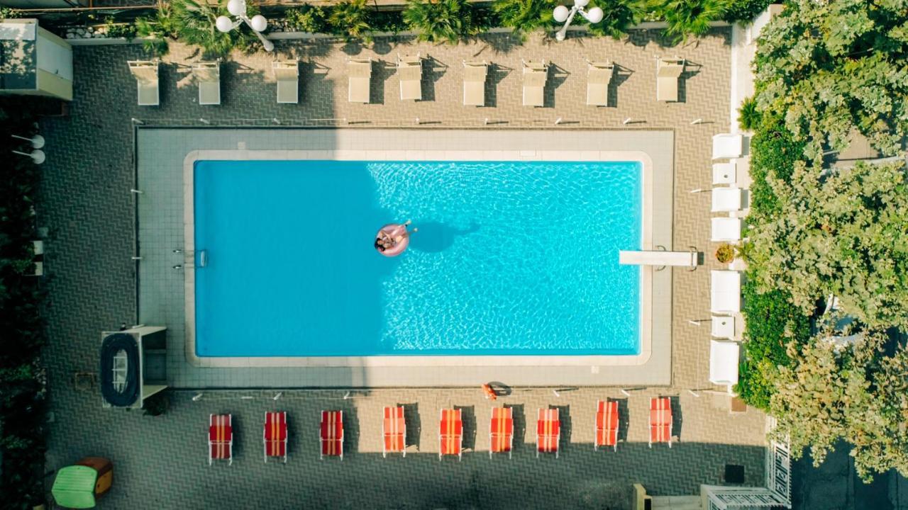 Hotel Beverly Rimini Bagian luar foto