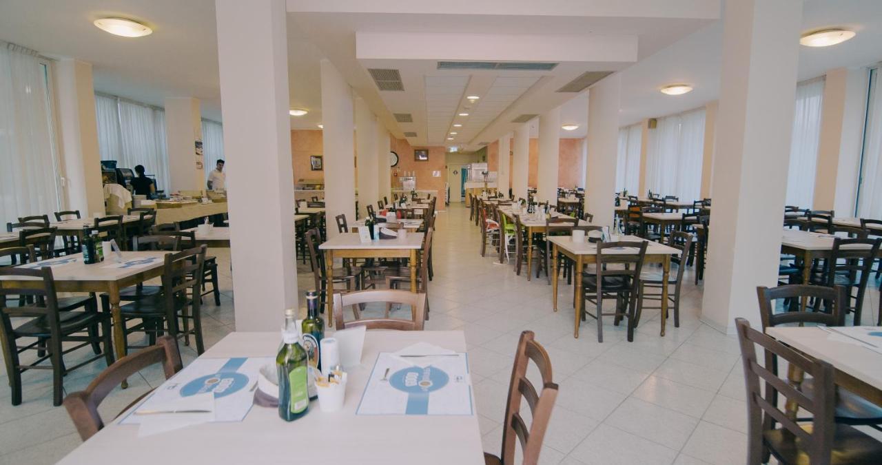 Hotel Beverly Rimini Bagian luar foto