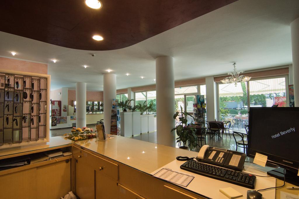 Hotel Beverly Rimini Bagian luar foto