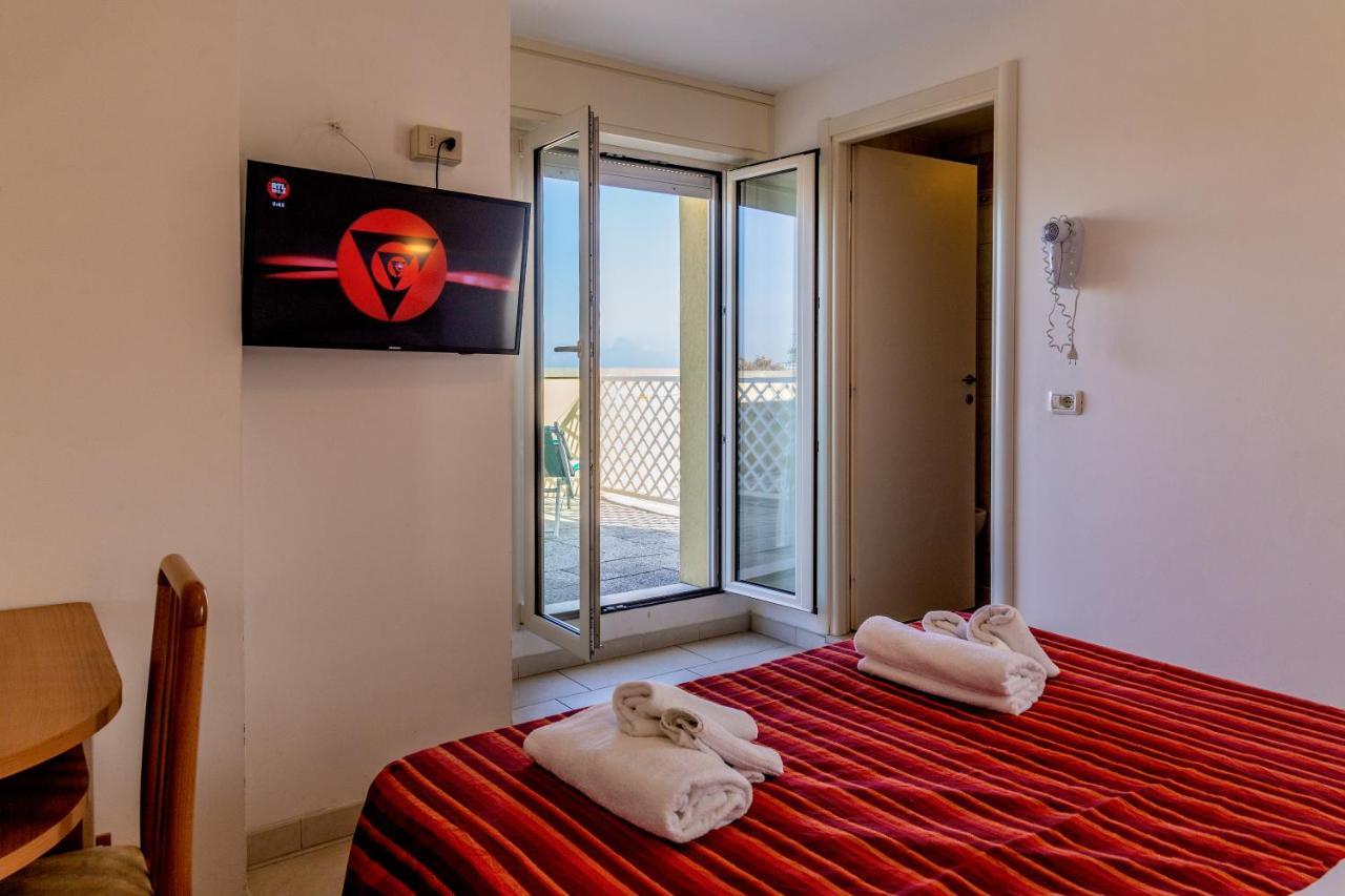 Hotel Beverly Rimini Bagian luar foto