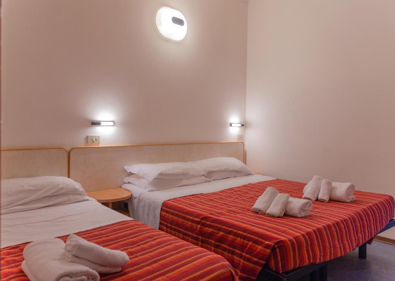 Hotel Beverly Rimini Bagian luar foto