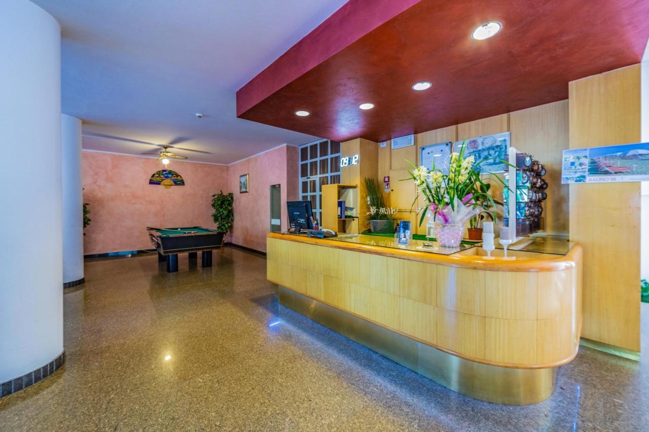 Hotel Beverly Rimini Bagian luar foto