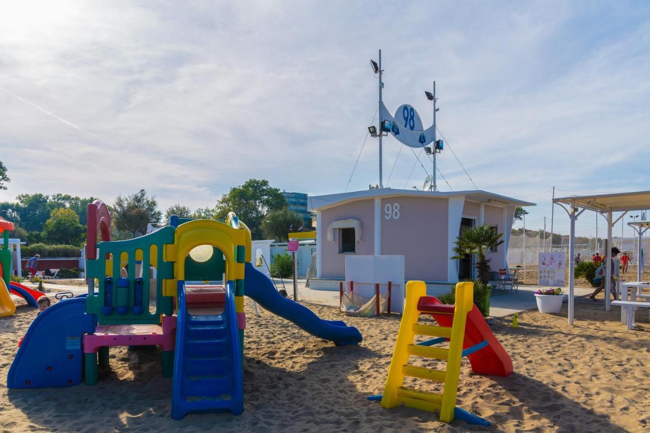 Hotel Beverly Rimini Bagian luar foto